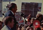 Immagine di Richard Nixon parla ai lavoratori di automobile durante la crisi energetica Saginaw Michigan USA, 1974, secondo 51 filmato di repertorio 65675073721