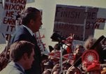 Immagine di Richard Nixon parla ai lavoratori di automobile durante la crisi energetica Saginaw Michigan USA, 1974, secondo 52 filmato di repertorio 65675073721