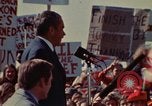 Immagine di Richard Nixon parla ai lavoratori di automobile durante la crisi energetica Saginaw Michigan USA, 1974, secondo 54 filmato di repertorio 65675073721