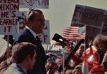 Immagine di Richard Nixon parla ai lavoratori di automobile durante la crisi energetica Saginaw Michigan USA, 1974, secondo 58 filmato di repertorio 65675073721