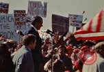 Immagine di Richard Nixon parla ai lavoratori di automobile durante la crisi energetica Saginaw Michigan USA, 1974, secondo 60 filmato di repertorio 65675073721