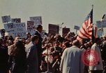 Immagine di Richard Nixon parla ai lavoratori di automobile durante la crisi energetica Saginaw Michigan USA, 1974, secondo 61 filmato di repertorio 65675073721