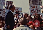 Immagine di Richard Nixon parla alla folla Saginaw Michigan USA, 1974, secondo 5 filmato di repertorio 65675073722