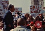 Immagine di Richard Nixon parla alla folla Saginaw Michigan USA, 1974, secondo 6 filmato di repertorio 65675073722