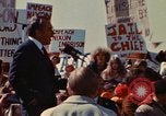 Immagine di Richard Nixon parla alla folla Saginaw Michigan USA, 1974, secondo 12 filmato di repertorio 65675073722
