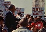 Immagine di Richard Nixon parla alla folla Saginaw Michigan USA, 1974, secondo 14 filmato di repertorio 65675073722