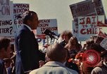 Immagine di Richard Nixon parla alla folla Saginaw Michigan USA, 1974, secondo 20 filmato di repertorio 65675073722