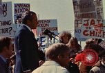 Immagine di Richard Nixon parla alla folla Saginaw Michigan USA, 1974, secondo 21 filmato di repertorio 65675073722