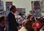 Immagine di Richard Nixon parla alla folla Saginaw Michigan USA, 1974, secondo 22 filmato di repertorio 65675073722