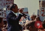 Immagine di Richard Nixon parla alla folla Saginaw Michigan USA, 1974, secondo 25 filmato di repertorio 65675073722