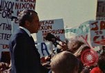Immagine di Richard Nixon parla alla folla Saginaw Michigan USA, 1974, secondo 33 filmato di repertorio 65675073722