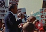Immagine di Richard Nixon parla alla folla Saginaw Michigan USA, 1974, secondo 35 filmato di repertorio 65675073722