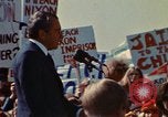 Immagine di Richard Nixon parla alla folla Saginaw Michigan USA, 1974, secondo 36 filmato di repertorio 65675073722