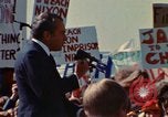 Immagine di Richard Nixon parla alla folla Saginaw Michigan USA, 1974, secondo 37 filmato di repertorio 65675073722