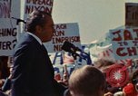 Immagine di Richard Nixon parla alla folla Saginaw Michigan USA, 1974, secondo 38 filmato di repertorio 65675073722
