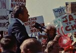 Immagine di Richard Nixon parla alla folla Saginaw Michigan USA, 1974, secondo 44 filmato di repertorio 65675073722