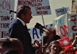 Immagine di Richard Nixon parla alla folla Saginaw Michigan USA, 1974, secondo 47 filmato di repertorio 65675073722