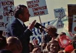 Immagine di Richard Nixon parla alla folla Saginaw Michigan USA, 1974, secondo 49 filmato di repertorio 65675073722