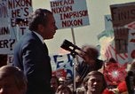 Immagine di Richard Nixon parla alla folla Saginaw Michigan USA, 1974, secondo 50 filmato di repertorio 65675073722
