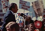 Immagine di Richard Nixon parla alla folla Saginaw Michigan USA, 1974, secondo 52 filmato di repertorio 65675073722