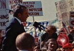 Immagine di Richard Nixon parla alla folla Saginaw Michigan USA, 1974, secondo 54 filmato di repertorio 65675073722