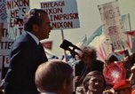 Immagine di Richard Nixon parla alla folla Saginaw Michigan USA, 1974, secondo 55 filmato di repertorio 65675073722