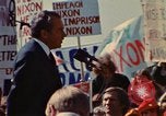 Immagine di Richard Nixon parla alla folla Saginaw Michigan USA, 1974, secondo 59 filmato di repertorio 65675073722