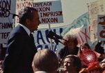 Immagine di Richard Nixon parla alla folla Saginaw Michigan USA, 1974, secondo 60 filmato di repertorio 65675073722