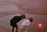 Standbild amerikanische Kinder United States USA, 1968, aus Sekunde 46 historischem Filmmaterial Videoclip 65675073748
