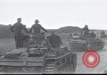 Standbild deutsche Truppen Frankreich, 1940, aus Sekunde 27 historischem Filmmaterial Videoclip 65675073801
