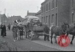 Standbild französische Familien Frankreich, 1940, aus Sekunde 41 historischem Filmmaterial Videoclip 65675073804