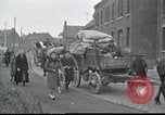 Standbild französische Familien Frankreich, 1940, aus Sekunde 43 historischem Filmmaterial Videoclip 65675073804