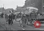 Standbild französische Familien Frankreich, 1940, aus Sekunde 45 historischem Filmmaterial Videoclip 65675073804