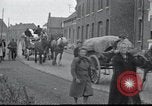 Standbild französische Familien Frankreich, 1940, aus Sekunde 50 historischem Filmmaterial Videoclip 65675073804
