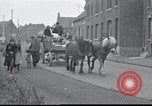 Standbild französische Familien Frankreich, 1940, aus Sekunde 54 historischem Filmmaterial Videoclip 65675073804