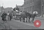 Standbild französische Familien Frankreich, 1940, aus Sekunde 55 historischem Filmmaterial Videoclip 65675073804