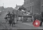 Standbild französische Familien Frankreich, 1940, aus Sekunde 58 historischem Filmmaterial Videoclip 65675073804