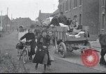 Standbild französische Familien Frankreich, 1940, aus Sekunde 59 historischem Filmmaterial Videoclip 65675073804