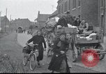 Standbild französische Familien Frankreich, 1940, aus Sekunde 60 historischem Filmmaterial Videoclip 65675073804