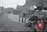 Standbild französische Familien Frankreich, 1940, aus Sekunde 62 historischem Filmmaterial Videoclip 65675073804
