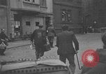 Standbild Leichen Deutschland, 1945, aus Sekunde 19 historischem Filmmaterial Videoclip 65675073818