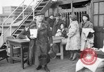 Standbild Jüdische Flüchtlinge Shanghai China, 1938, aus Sekunde 16 historischem Filmmaterial Videoclip 65675073823