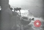 Standbild Underwater demolition Team Balikpapan Borneo Indonesien, 1945, aus Sekunde 25 historischem Filmmaterial Videoclip 65675073846