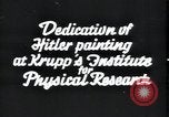 Standbild Gemälde von Adolf Hitler Deutschland, 1934, aus Sekunde 4 historischem Filmmaterial Videoclip 65675073852