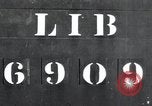 Immagine di Orfani ebraica di Buchenwald lasciando Weimar Weimar in Germania, 1945, secondo 1 filmato di repertorio 65675073866
