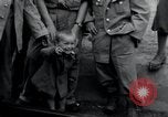 Immagine di Orfani ebraica di Buchenwald lasciando Weimar Weimar in Germania, 1945, secondo 13 filmato di repertorio 65675073866