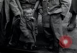 Immagine di Orfani ebraica di Buchenwald lasciando Weimar Weimar in Germania, 1945, secondo 16 filmato di repertorio 65675073866