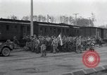 Immagine di Orfani ebraica di Buchenwald lasciando Weimar Weimar in Germania, 1945, secondo 20 filmato di repertorio 65675073866