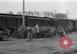 Immagine di Orfani ebraica di Buchenwald lasciando Weimar Weimar in Germania, 1945, secondo 21 filmato di repertorio 65675073866