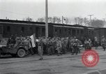 Immagine di Orfani ebraica di Buchenwald lasciando Weimar Weimar in Germania, 1945, secondo 24 filmato di repertorio 65675073866